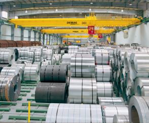 配备德马格仓库管理系统的卷材仓库