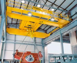 Process crane also used for turning operations