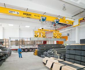 EKKE overhead travelling crane with two DR-Pro 4-tonne rope hoists