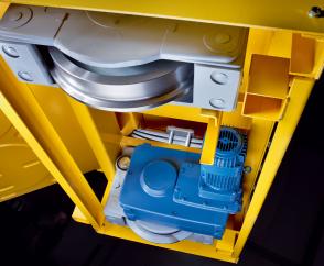 Compact travel units with high load capacity: installed in a trolley for aluminium chargiing buckets