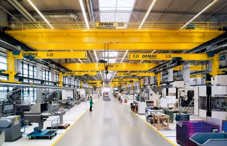 Outstanding intralogistics concept with double-girder cranes