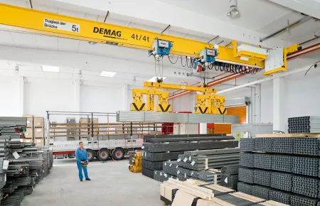 EKKE overhead travelling crane with two DR-Pro 4-tonne rope hoists