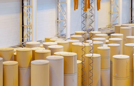 Precise positioning of paper rolls in stacks up to 17 m high thanks to frequency-fed drives in 3 axes